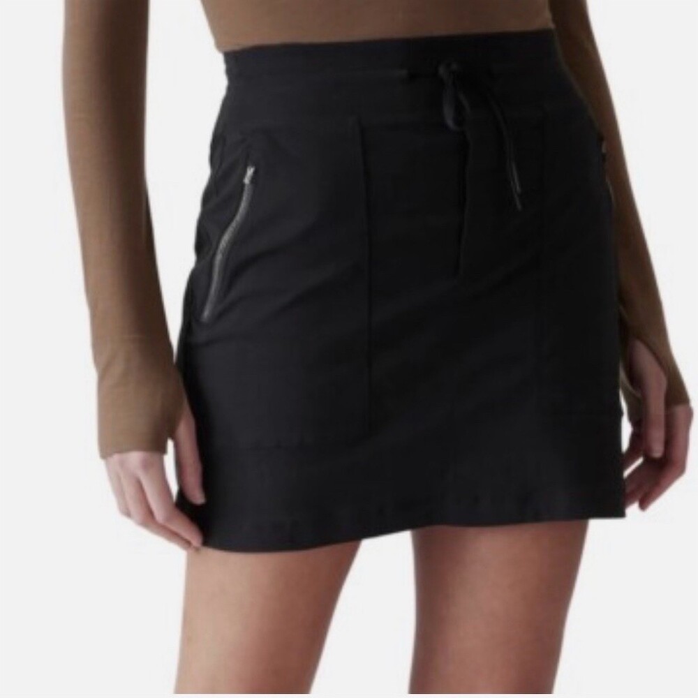 Athleta Chelsea Cargo Skort Womens Size 10 Black Built-In Shorts Zip